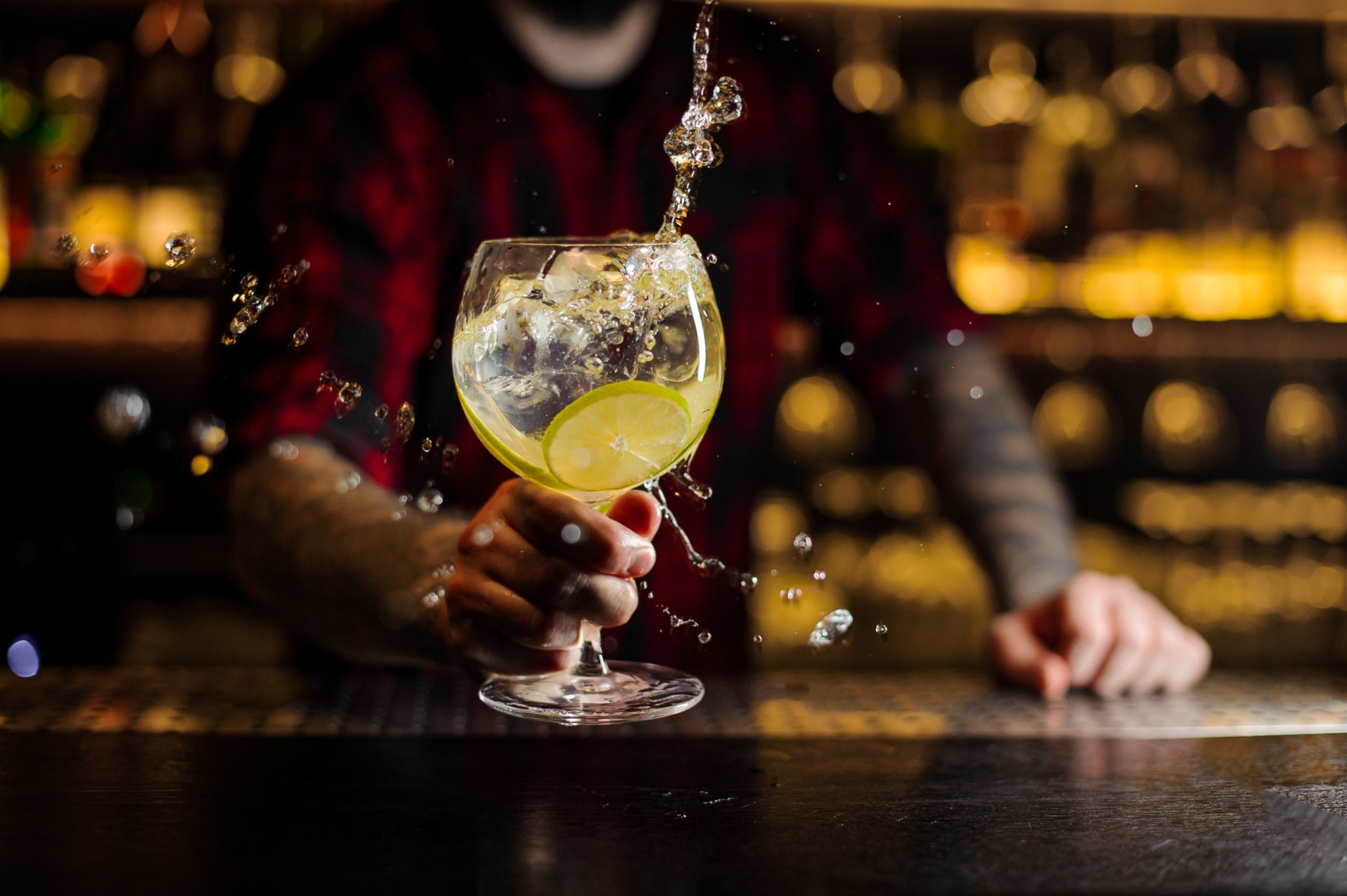 78 Sprüche über Gin & 8 lustige Fakten (+ Gedichte)
